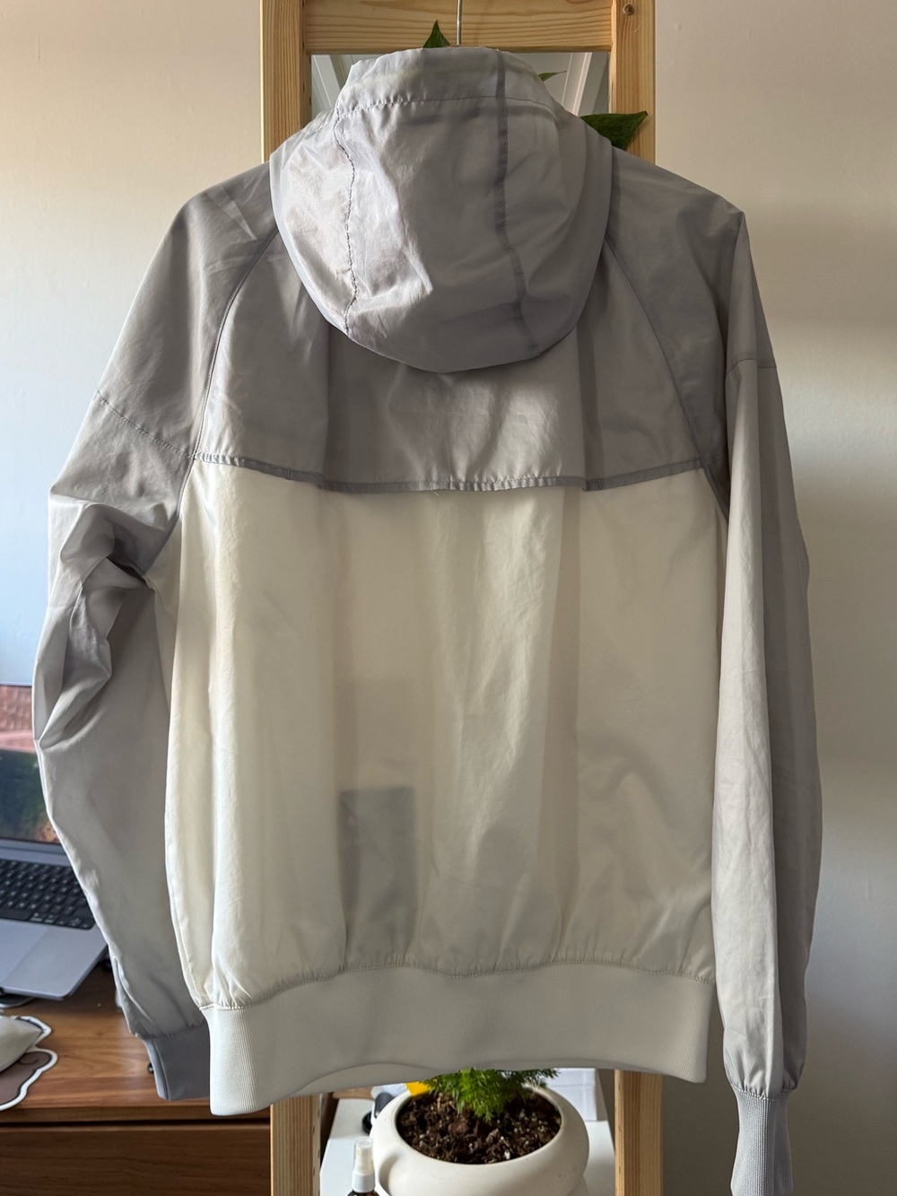 Nike Windrunner - Picture 2 of 2